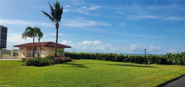 Foto del edificio - 25850 Hickory Blvd