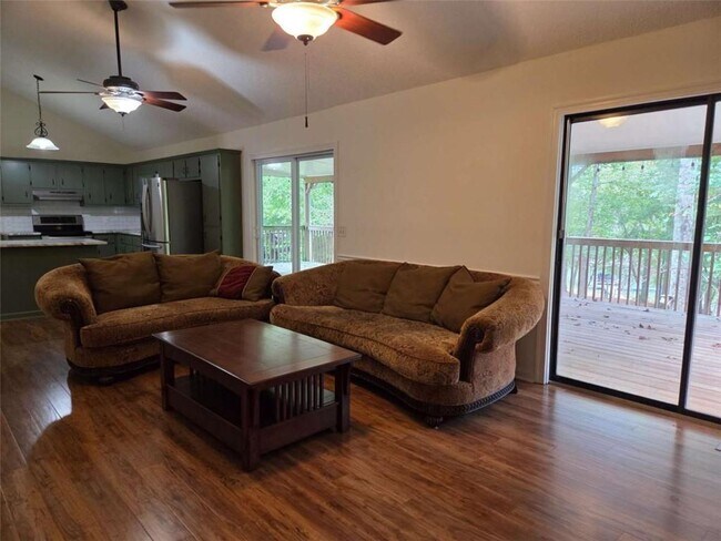Building Photo - 984 Overlook Dr