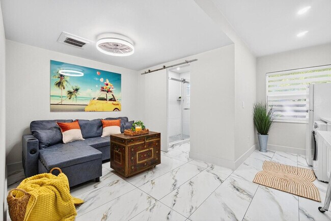 Building Photo - 10538 55th Ave