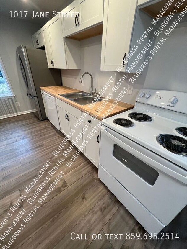 Primary Photo - Beautifully Renovated 3 Bed, 2 Bath Home i...