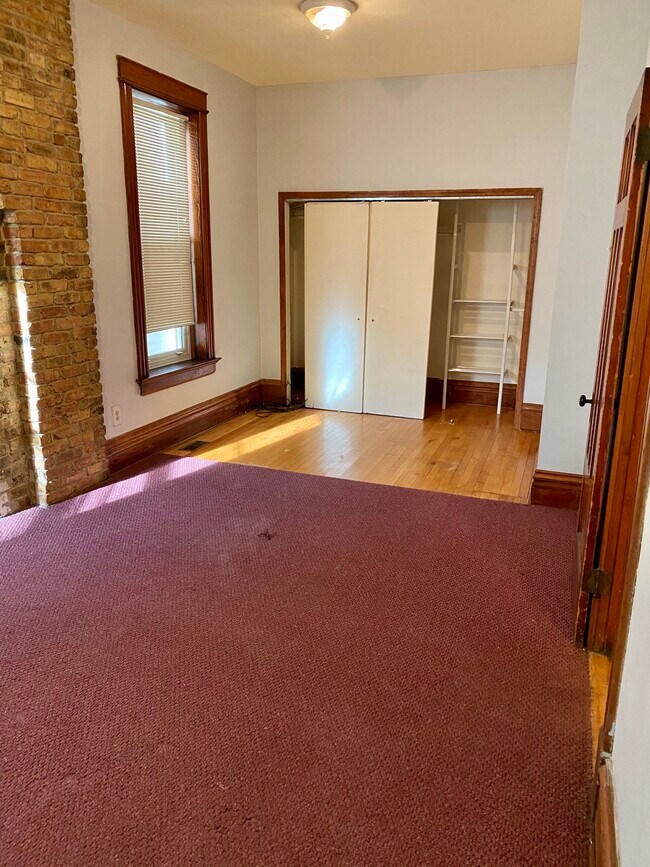 Building Photo - 3534 N Wilton Ave