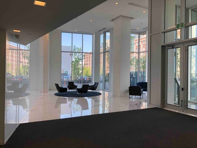 Photo du bâtiment - 1025 Rue Saint-Jacques