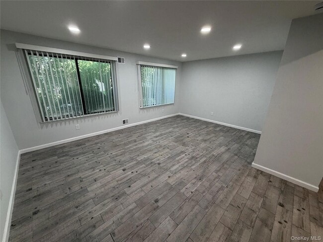 Building Photo - 203 Springmeadow Dr