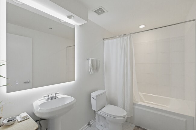 Foto del edificio - 900 N Kingsbury St