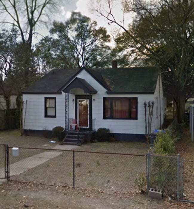 Building Photo - 3767 Walnut St