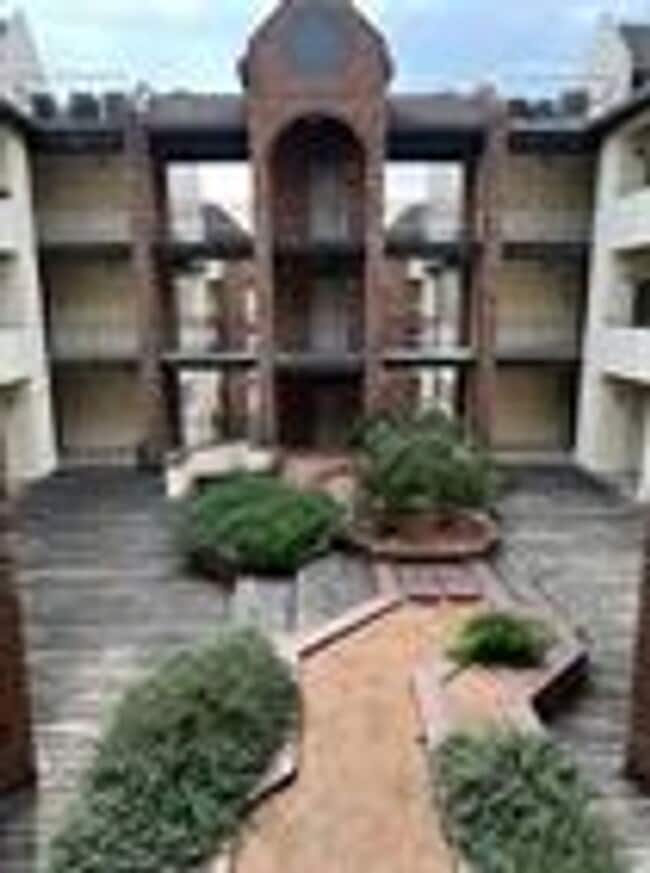 Building Photo - 3001 Cedar St