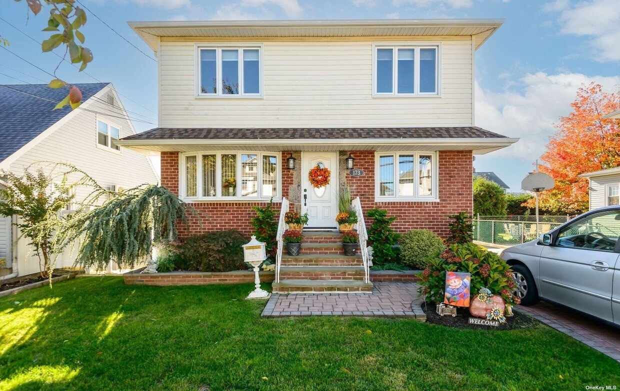 173 Garfield Ave, Mineola, NY 11501 Apartment for Rent in Mineola, NY
