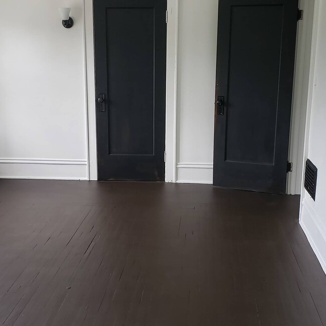 Building Photo - 209 Forest Ave
