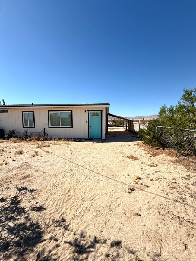Building Photo - 76233 Amboy Rd