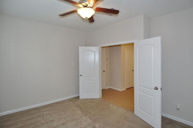 Building Photo - 16430 Sheffield Run Dr