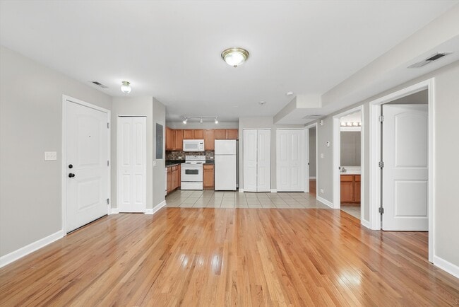 Building Photo - 3423 Ridgeland-201