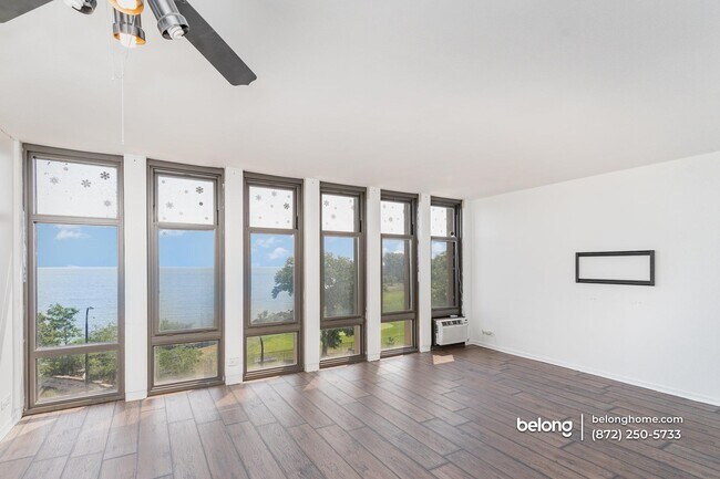 Foto del edificio - 6700 S South Shore Dr