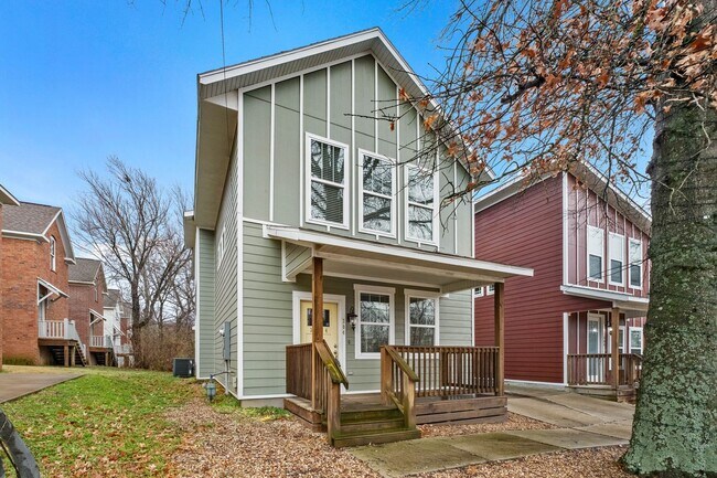 Building Photo - 304 S College Ave