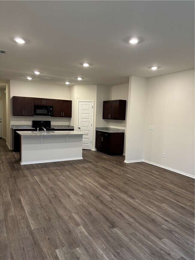 Foto del edificio - 6605 NW Vandergriff St