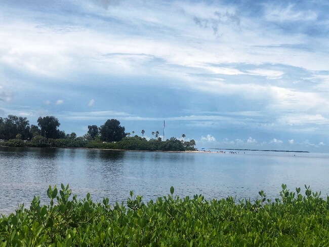 Foto del edificio - 649 Windrush Bay Dr