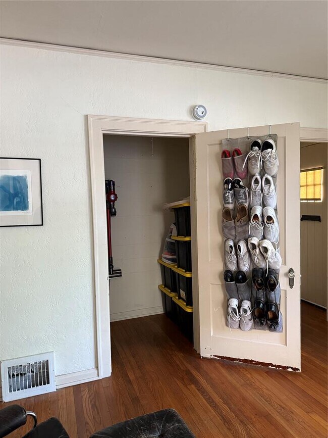 Foto del edificio - 1417 W Lynn St