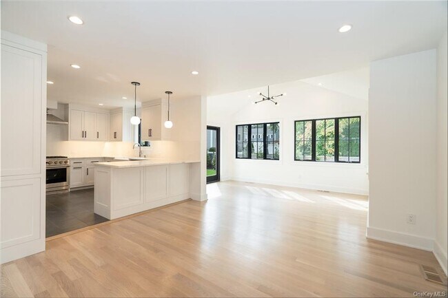 Foto del edificio - 652 Forest Ave