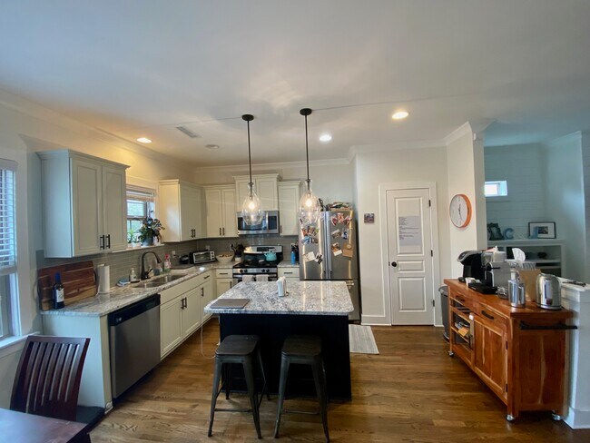 Photo - 307 Lyric St House