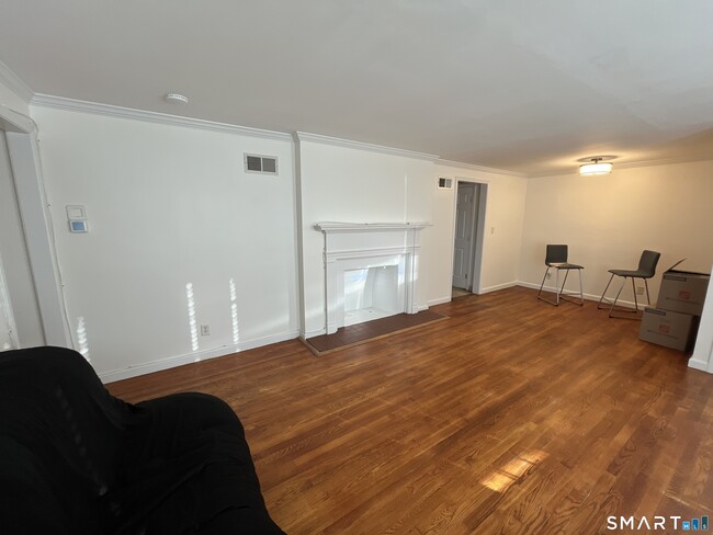 Building Photo - 110 Roger White Dr