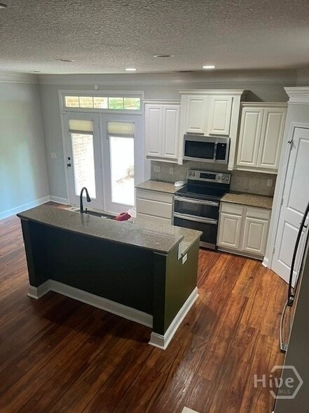 Building Photo - 107 Ventura Pl