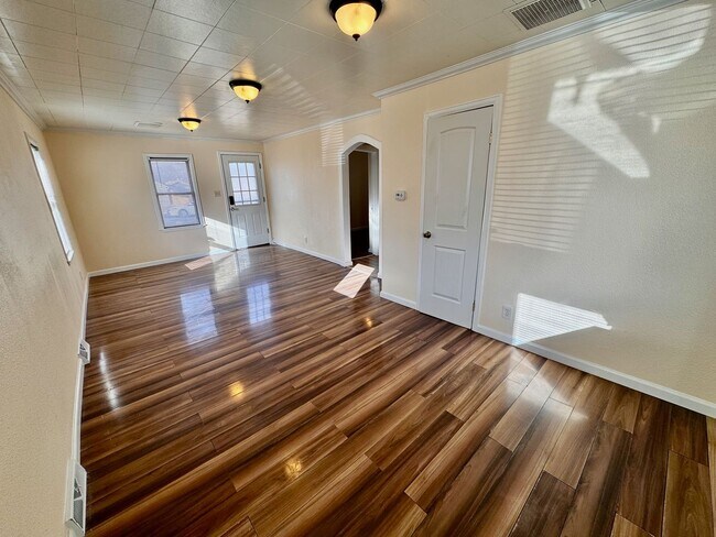 Foto del edificio - Move-In Ready 4BR Home with Finished Basement, Flex Space & Large Yard