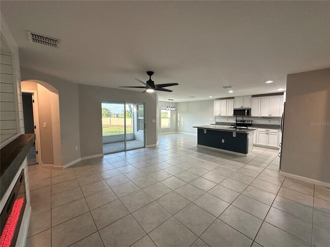 Building Photo - 3405 Yarian Dr