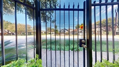 Building Photo - 328 Malone St