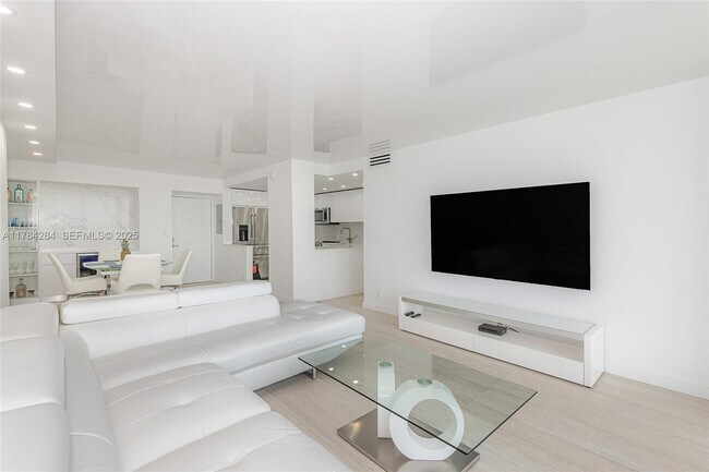 Foto del edificio - 100 Bayview Dr