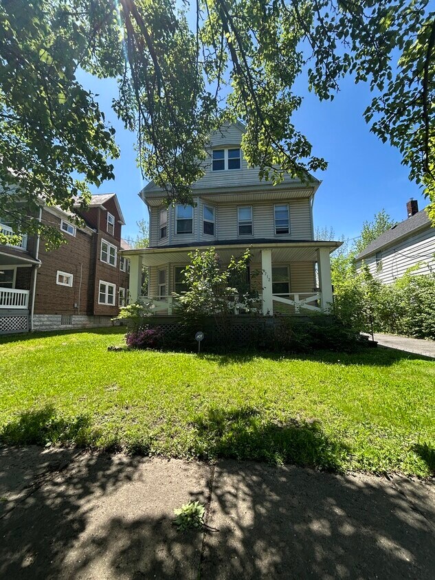 Foto principal - 9712 Orleans Ave
