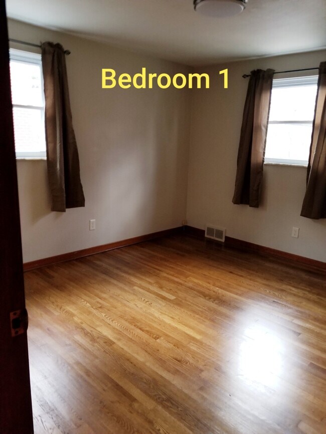 Habitación 1 - 1003 Beechland St