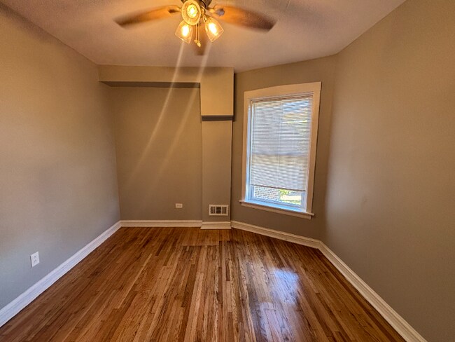 Foto del edificio - 4638-4640 S St Lawrence Ave