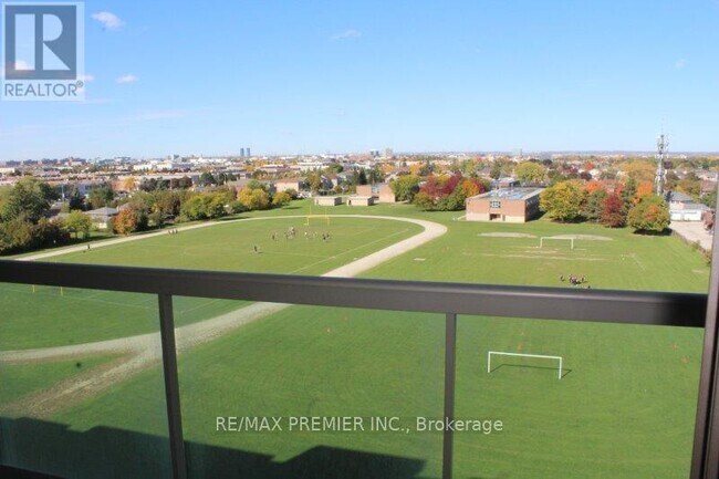 Photo du bâtiment - 1030-1030 Sheppard Ave W
