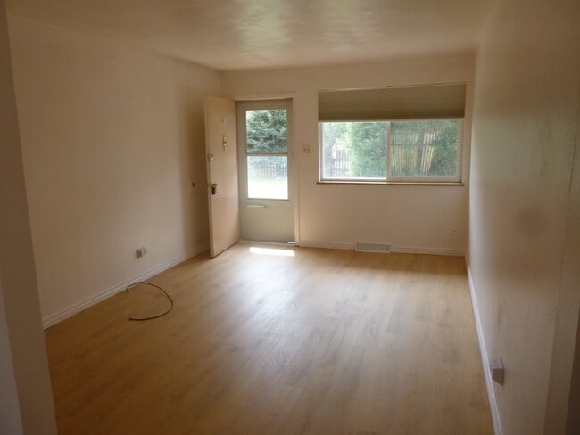 SALA DE ESTAR - 720 Miller Ct