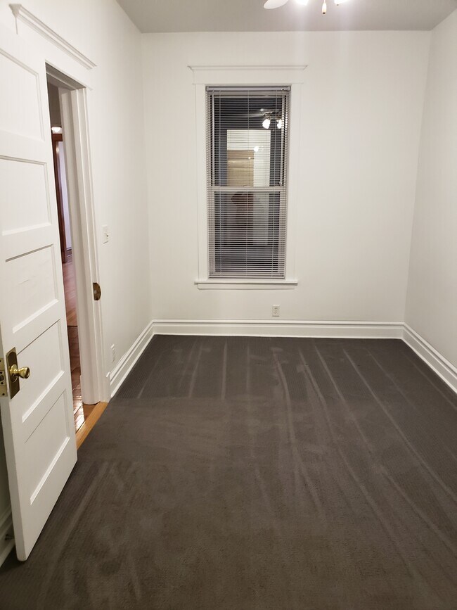 Bedroom - 1452 W Barry Ave