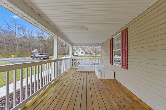 Building Photo - Beautiful 3 BR/2 BA Single-Family Home in Severn!
