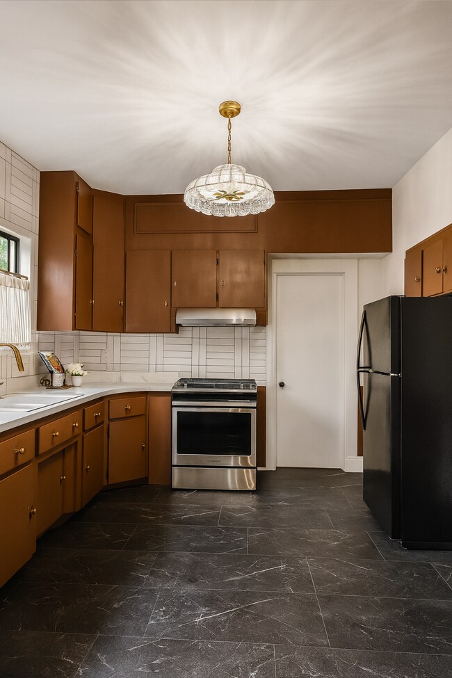 Building Photo - 4303 Woodbridge Ave