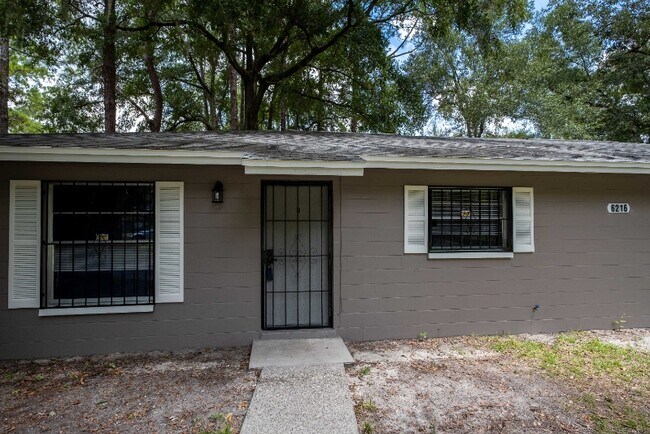 Building Photo - 6216 SW 10th Pl