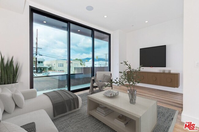 Foto del edificio - 1436 Edgecliffe Dr