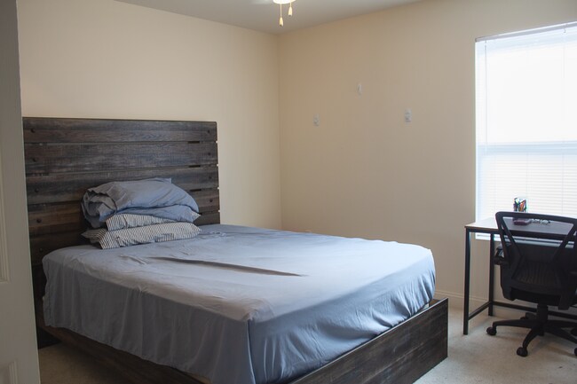 Foto del edificio - Tabor Village - 1917-A