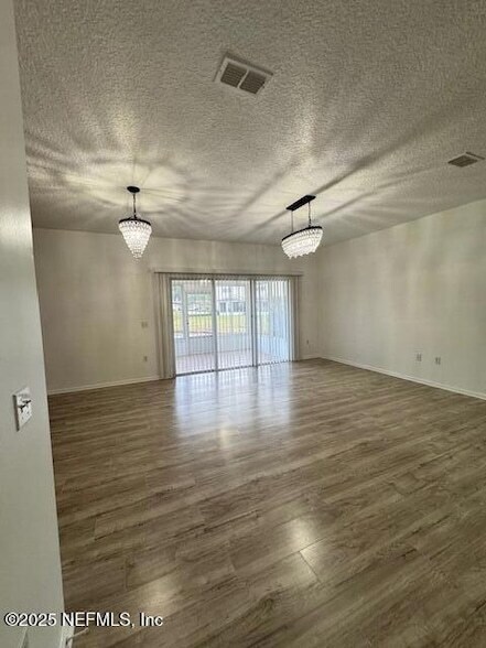 Foto del edificio - 9480 Grand Falls Dr