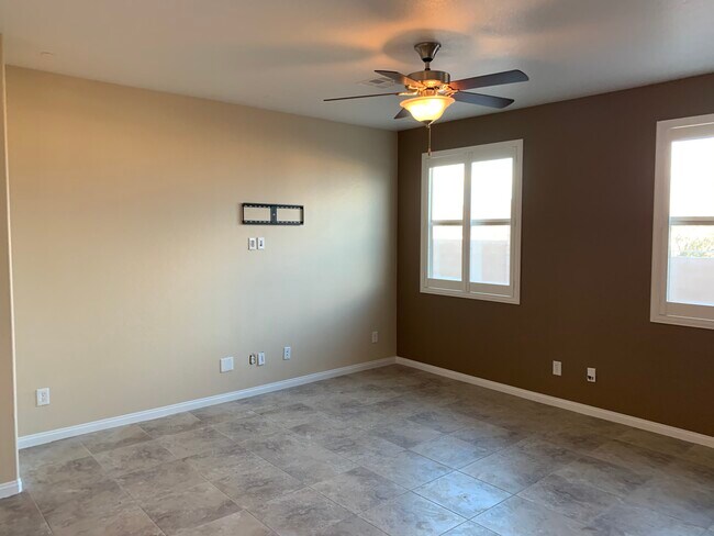 Foto del edificio - 2692 Crystal Blue St