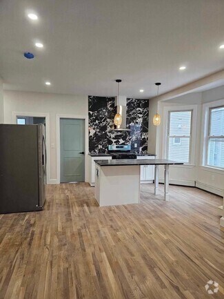 Building Photo - 56 Mozart St