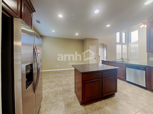 Building Photo - 6815 Hunters Way Ln
