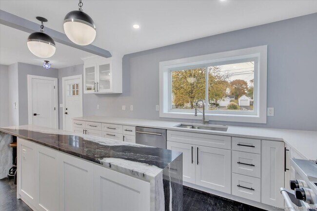 Foto del edificio - 21 Deepwood Dr