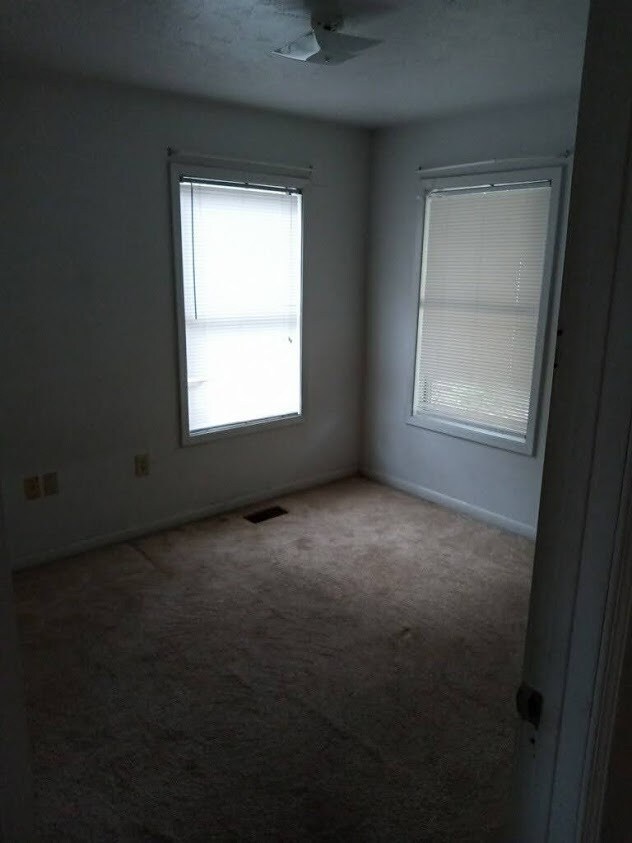Bedroom - 723 N Conway St