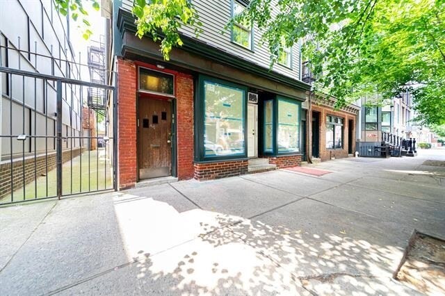 Foto principal - 363 2nd St