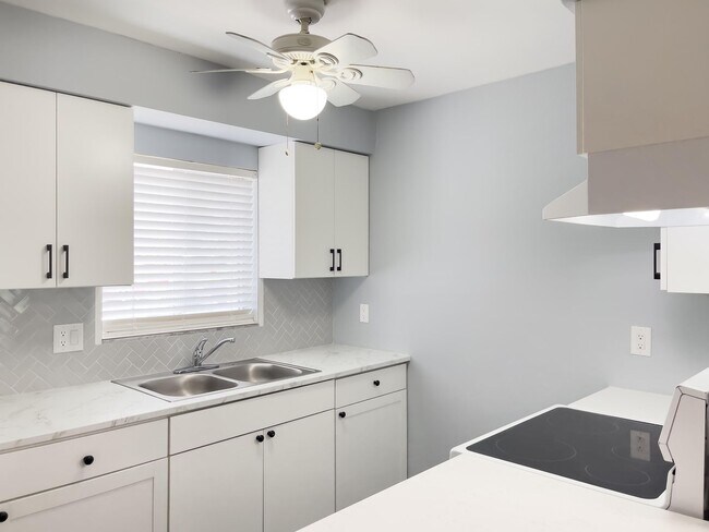 Foto del edificio - Affordable 2 Bedroom Condo - Water Utility...