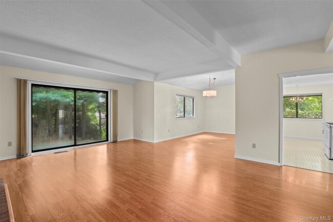 Building Photo - 205 Heritage Hills