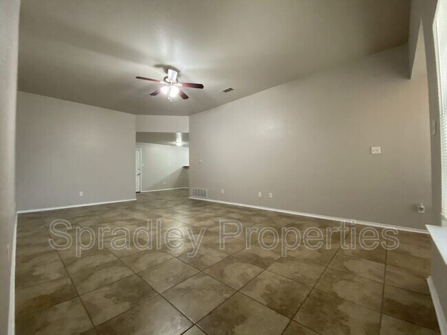 Building Photo - 408 Kylar St