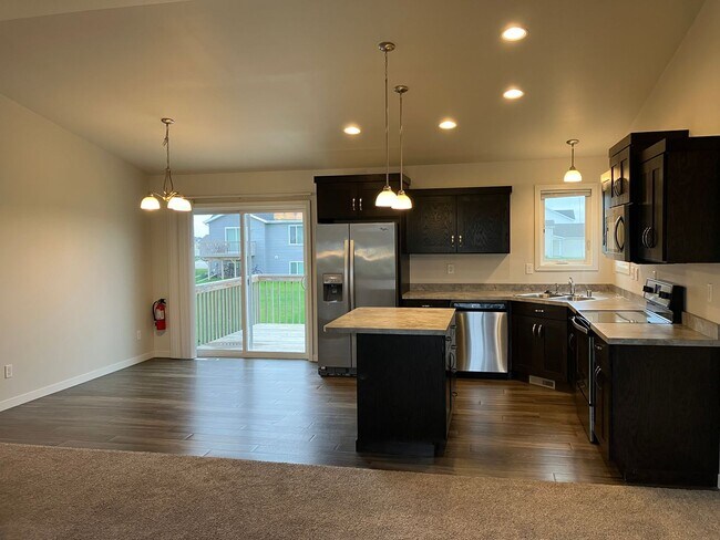 Foto del edificio - 4 Bed 3 Bath Single Family Home Available ...